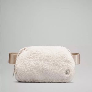 LULULEMON EVERYWHERE FLEECE BELT BAG- NEW WITH TAGS-NATURAL IVORY/TRENCH